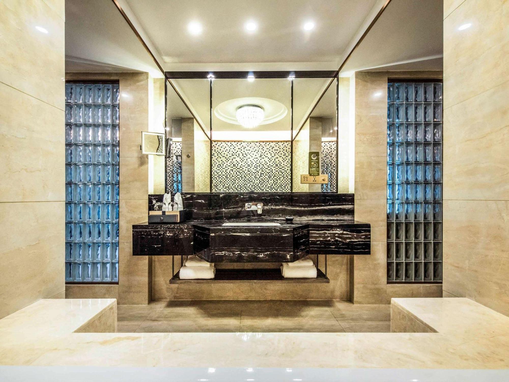 Mercure Chongqing Downtown Exterior photo