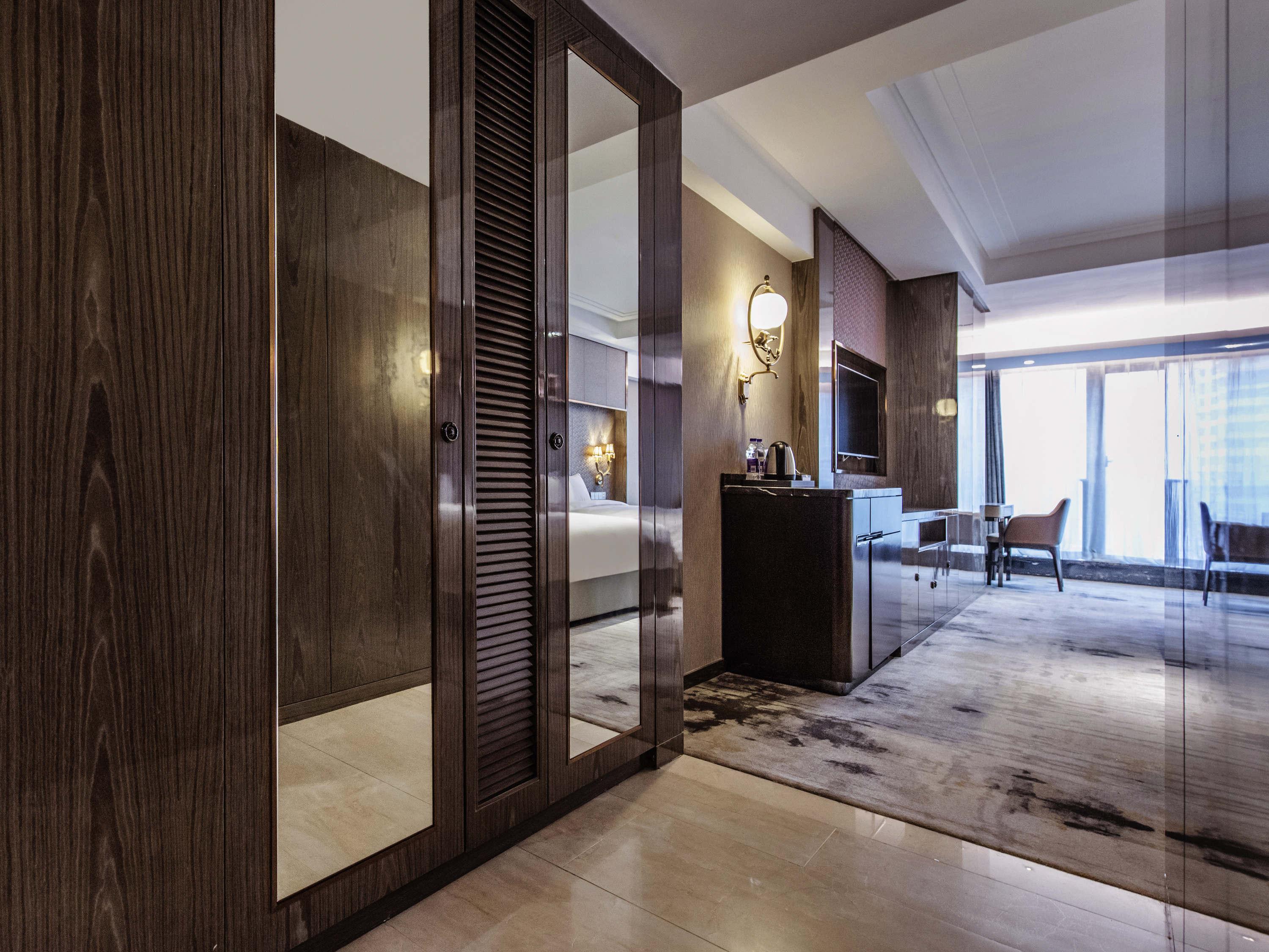 Mercure Chongqing Downtown Exterior photo